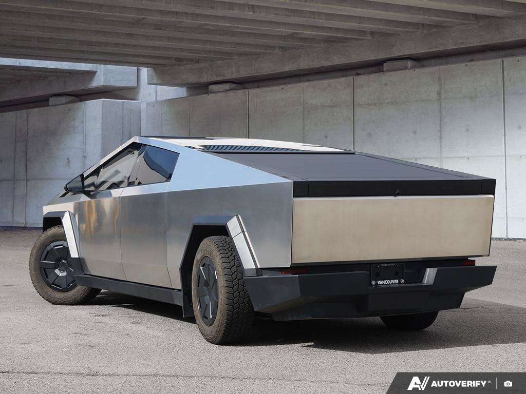 2025 Tesla Cybertruck AWD — снимка 1
