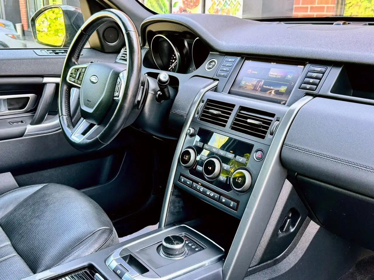 Land Rover Discovery Sport снимка Land Rover Discovery Sport