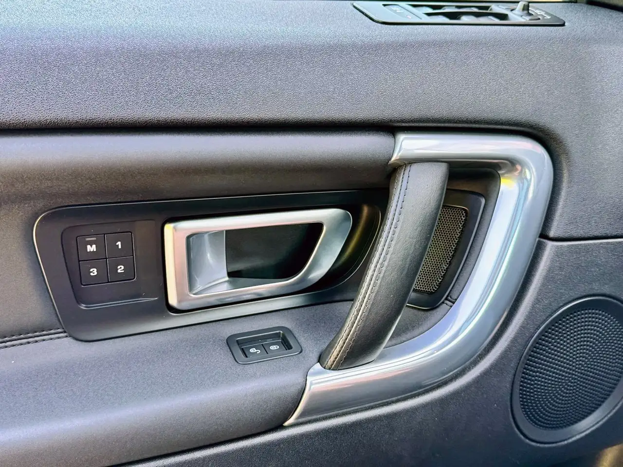 Land Rover Discovery Sport снимка Land Rover Discovery Sport