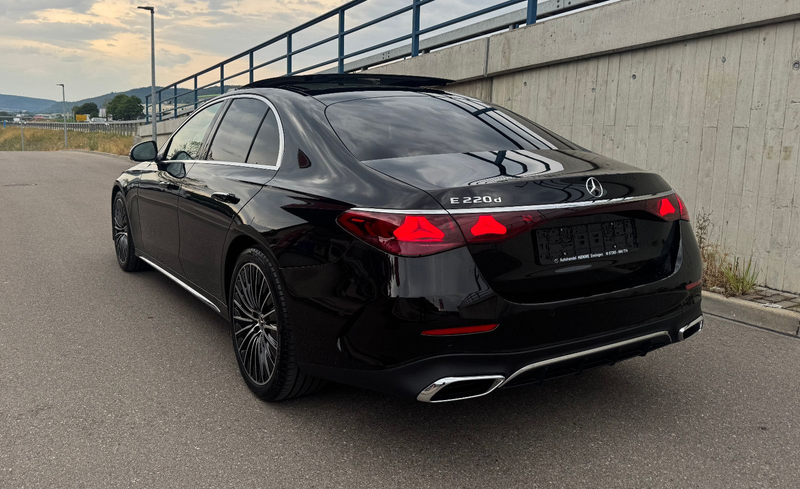 Mercedes-Benz E 220 d AMG Line Premium Pano HuD Burm 360 Digi — photo 5