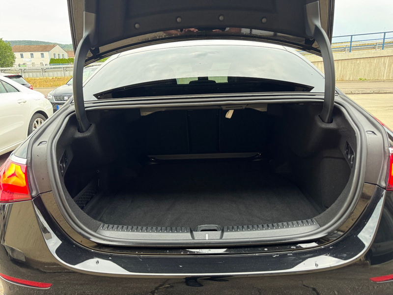 Mercedes-Benz E 220 d AMG Line Premium Pano HuD Burm 360 Digi — photo 15