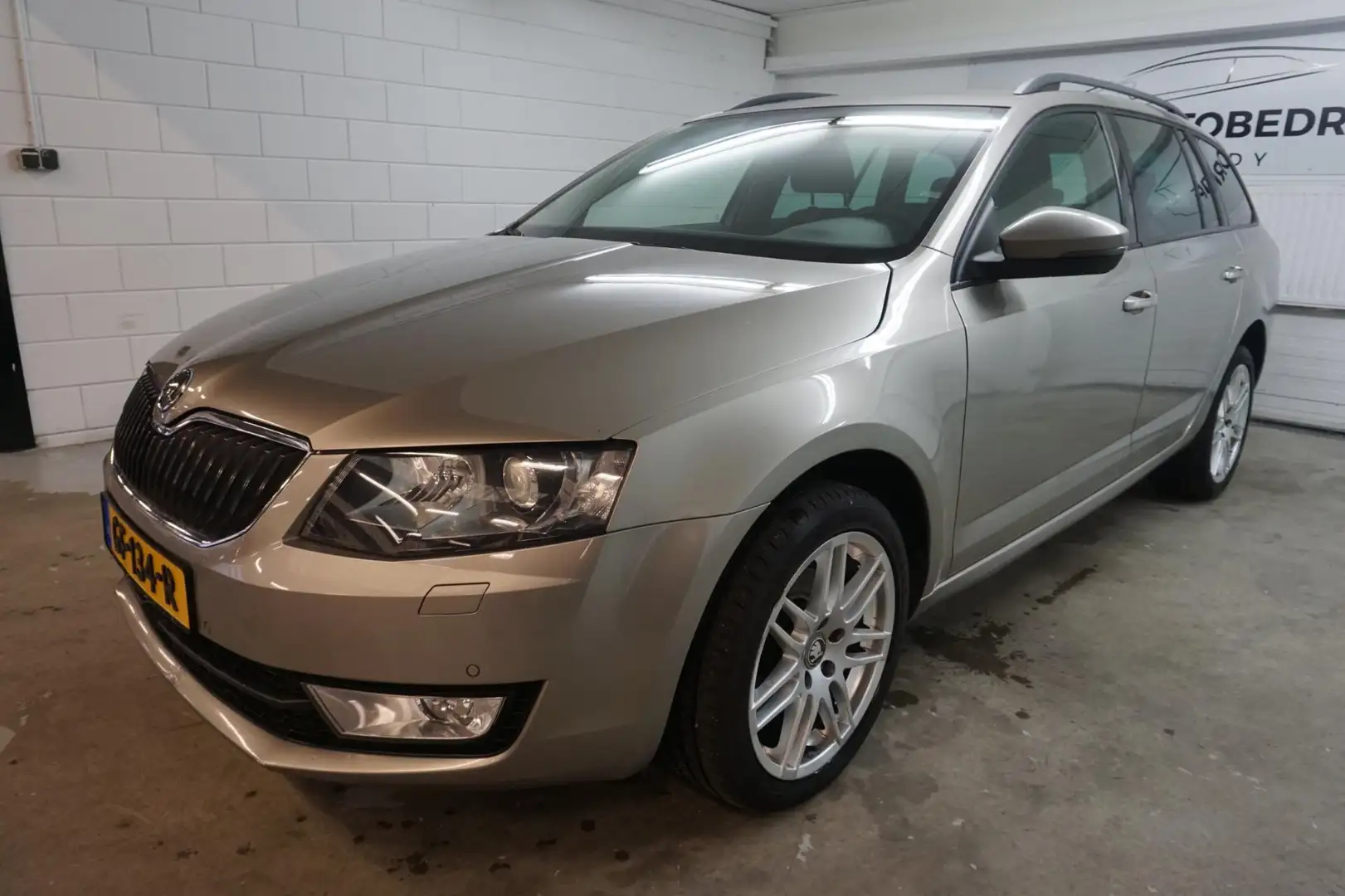 Skoda Octavia Combi 1.6 TDI Greentech Elegance 4X4 /NAVI / NAP / Grau - 1
