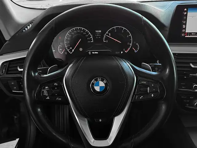 BMW 5 Series view 13