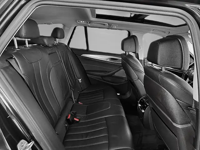 BMW 5 Series view 14
