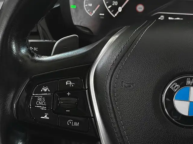 BMW 5 Series view 11