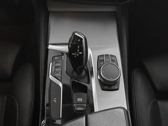 BMW 5 Series view 15