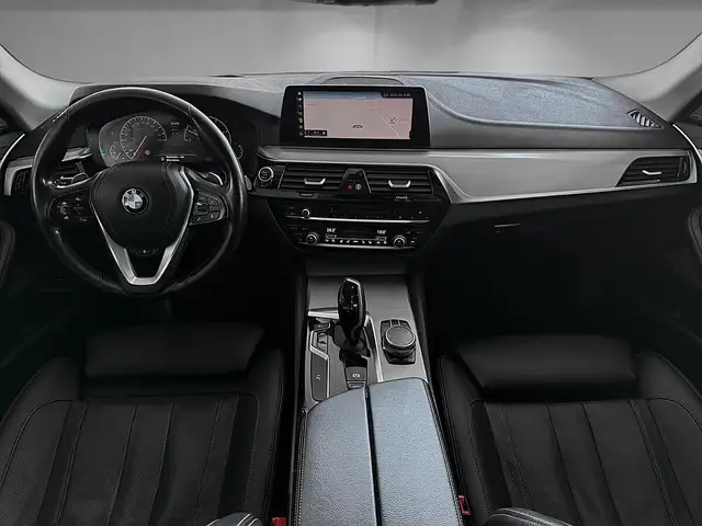 BMW 5 Series view 9