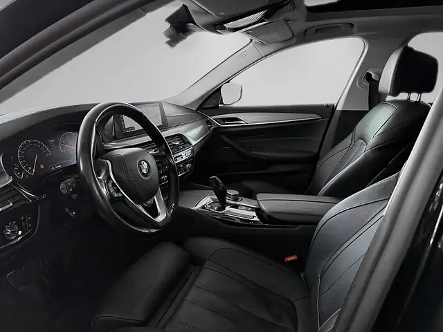 BMW 5 Series view 7