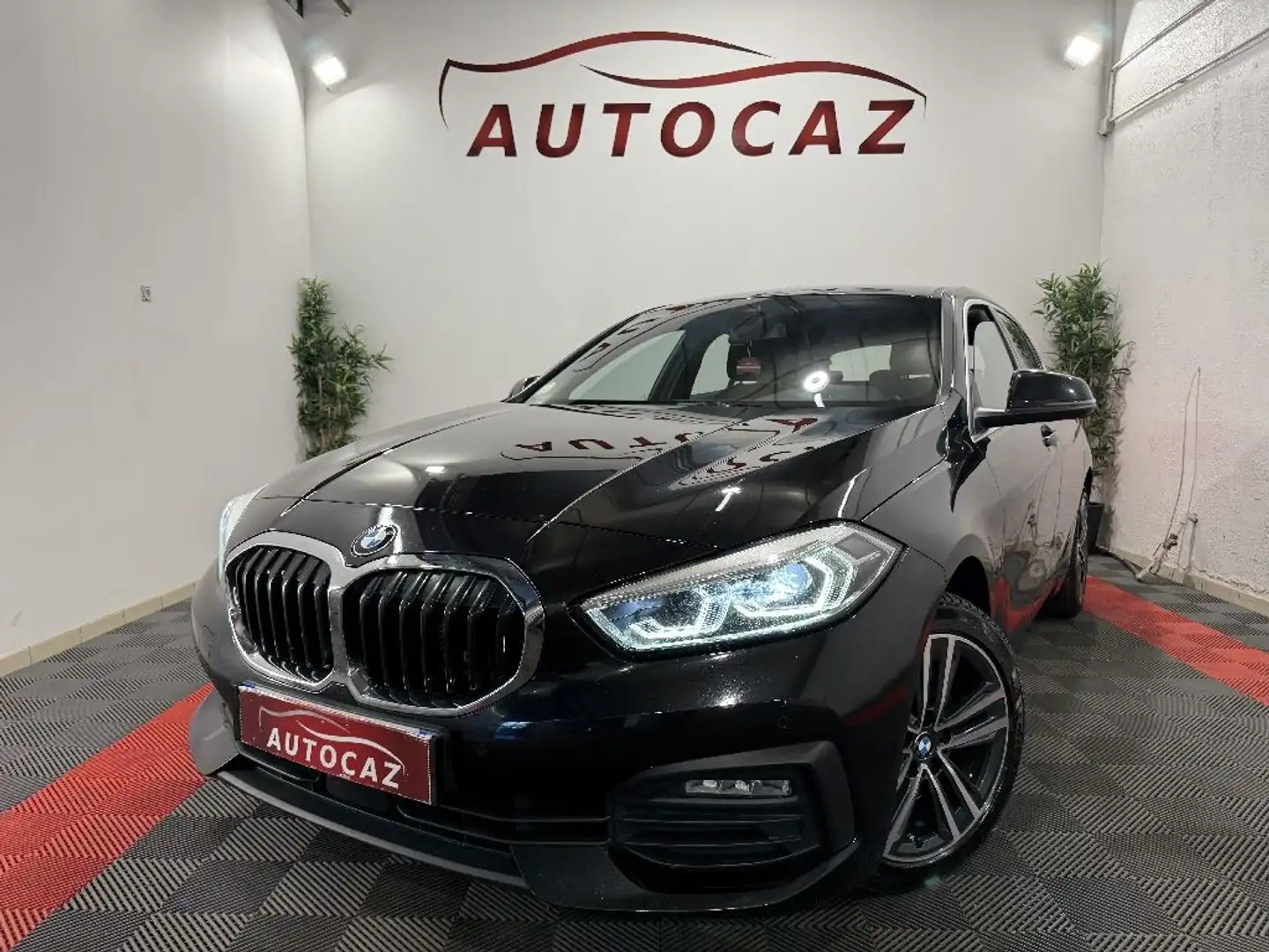 BMW 118 SERIE F40 118d 150ch BVA8 Business Design +08/2022 Noir - 1