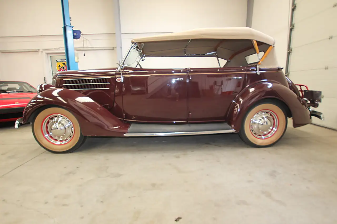 Ford V8/ 68 Deluxe Phaeton Cabrio, foto 3