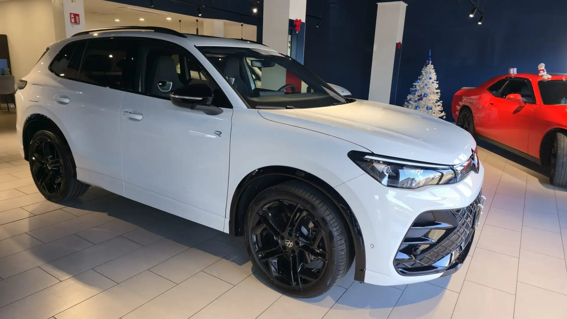 Volkswagen Tiguan Tiguan III 2024 2.0 tdi R-Line Plus 150cv dsg Weiß - 1