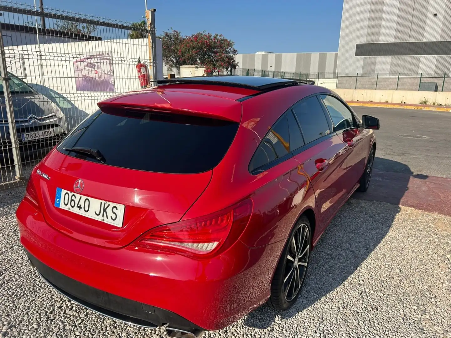 Mercedes-Benz CLA 200 Shooting Brake 200CDI 7G-DCT Rojo - 2