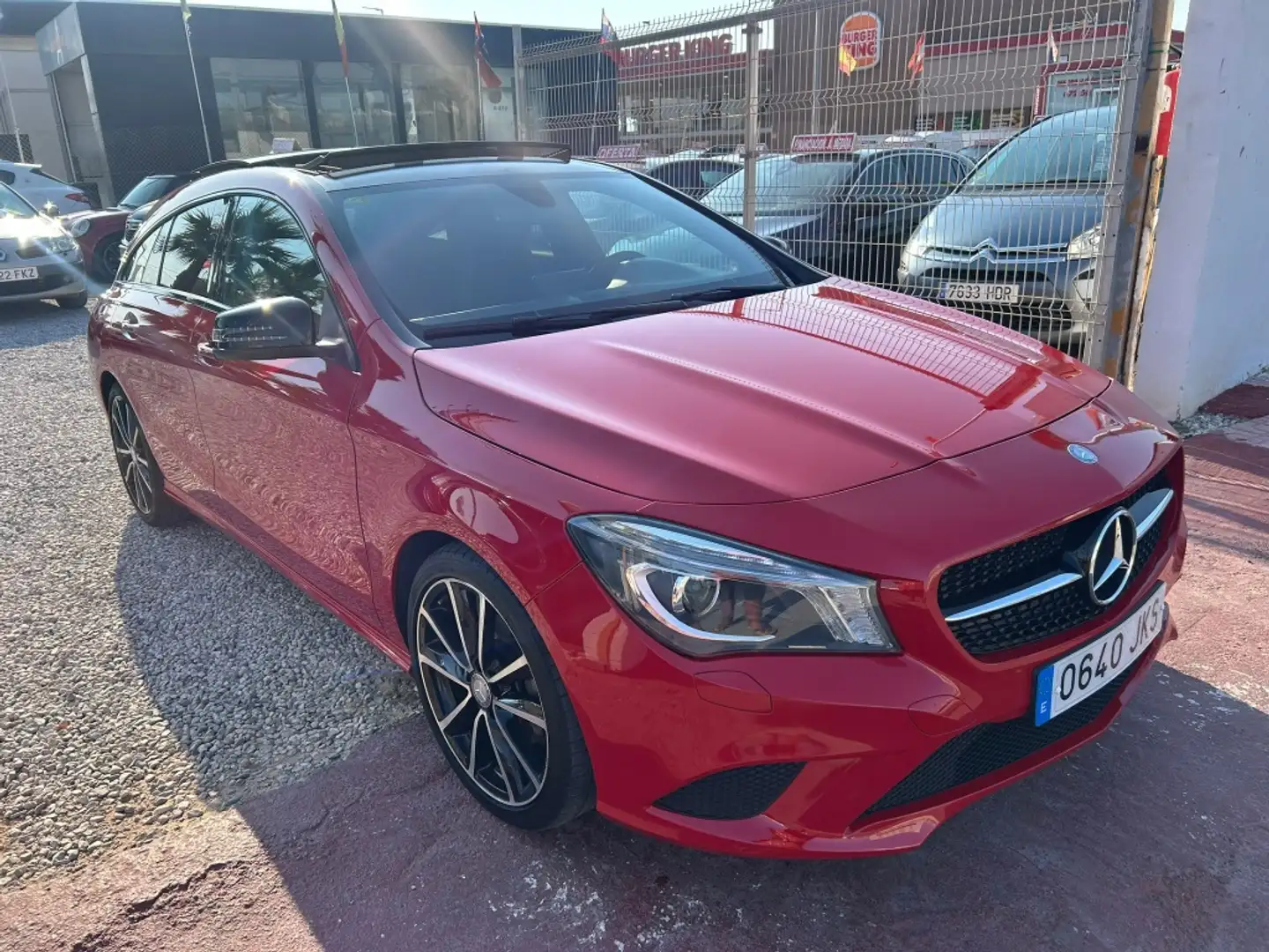Mercedes-Benz CLA 200 Shooting Brake 200CDI 7G-DCT Rojo - 1