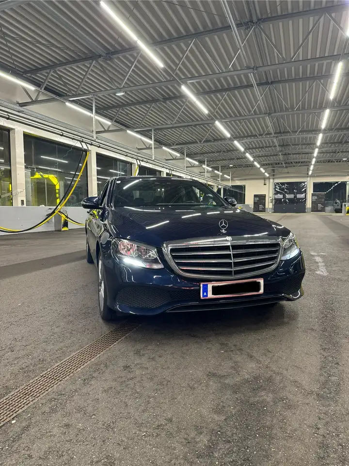 Mercedes-Benz E 220
