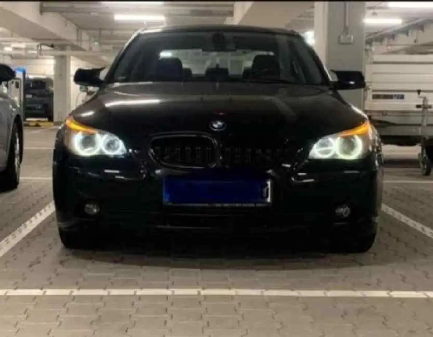 BMW 523 i A - Schwarz - 2