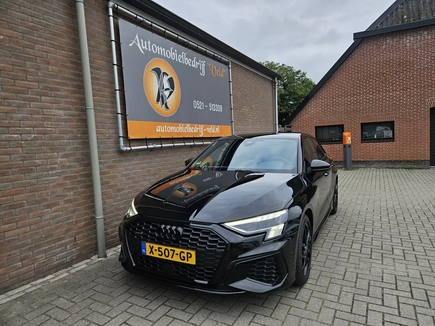Audi A3 Limousine 40 TFSI S edition Black - 1