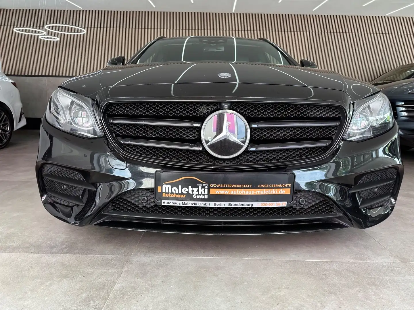 Mercedes-Benz E 220 d T  AMG*Burmester*Distronic*360°Kamera* Zwart - 2