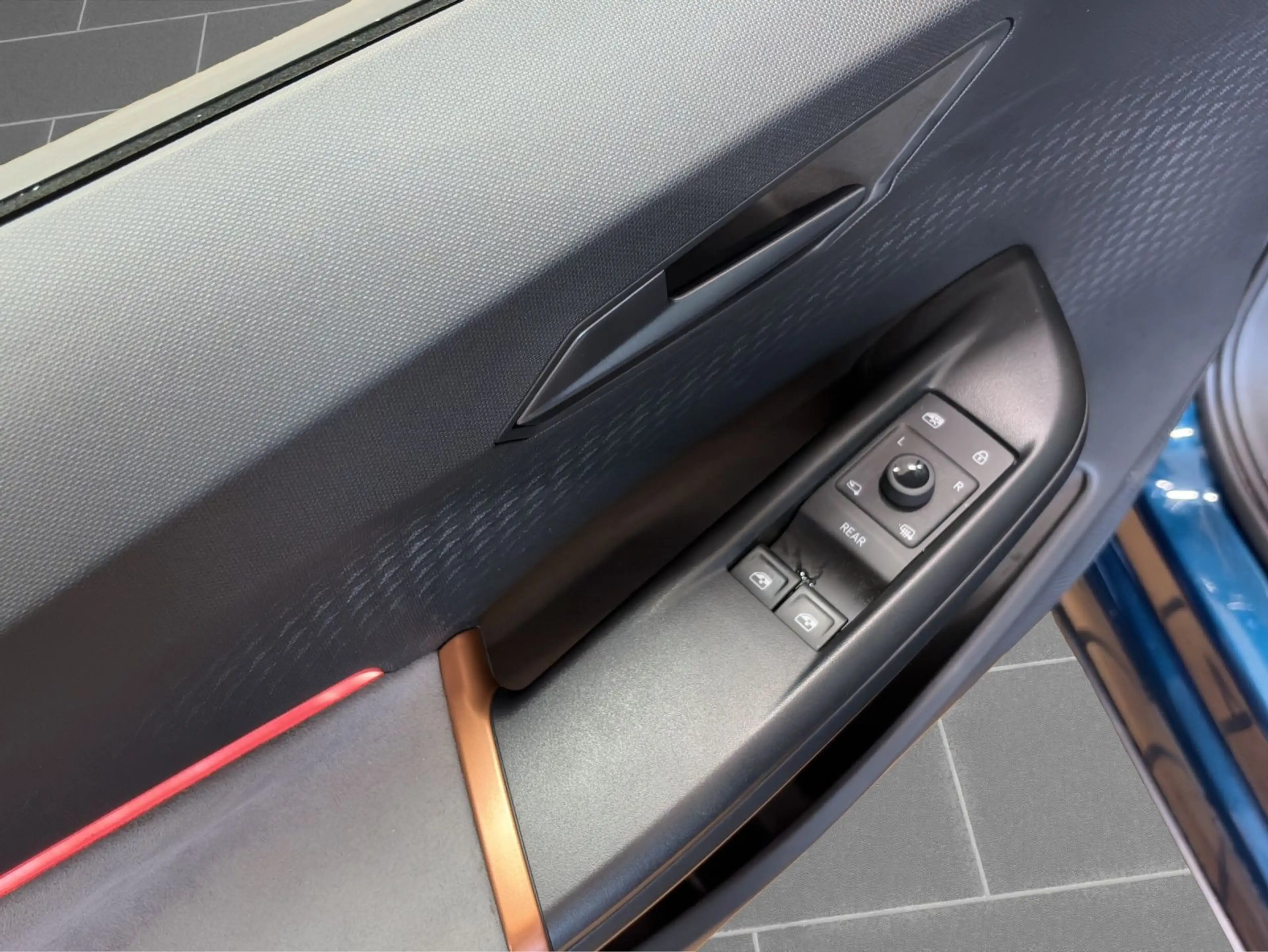 CUPRA Born 150 kW WP 19" HUD Pilot M Tech L SHZ — photo 12