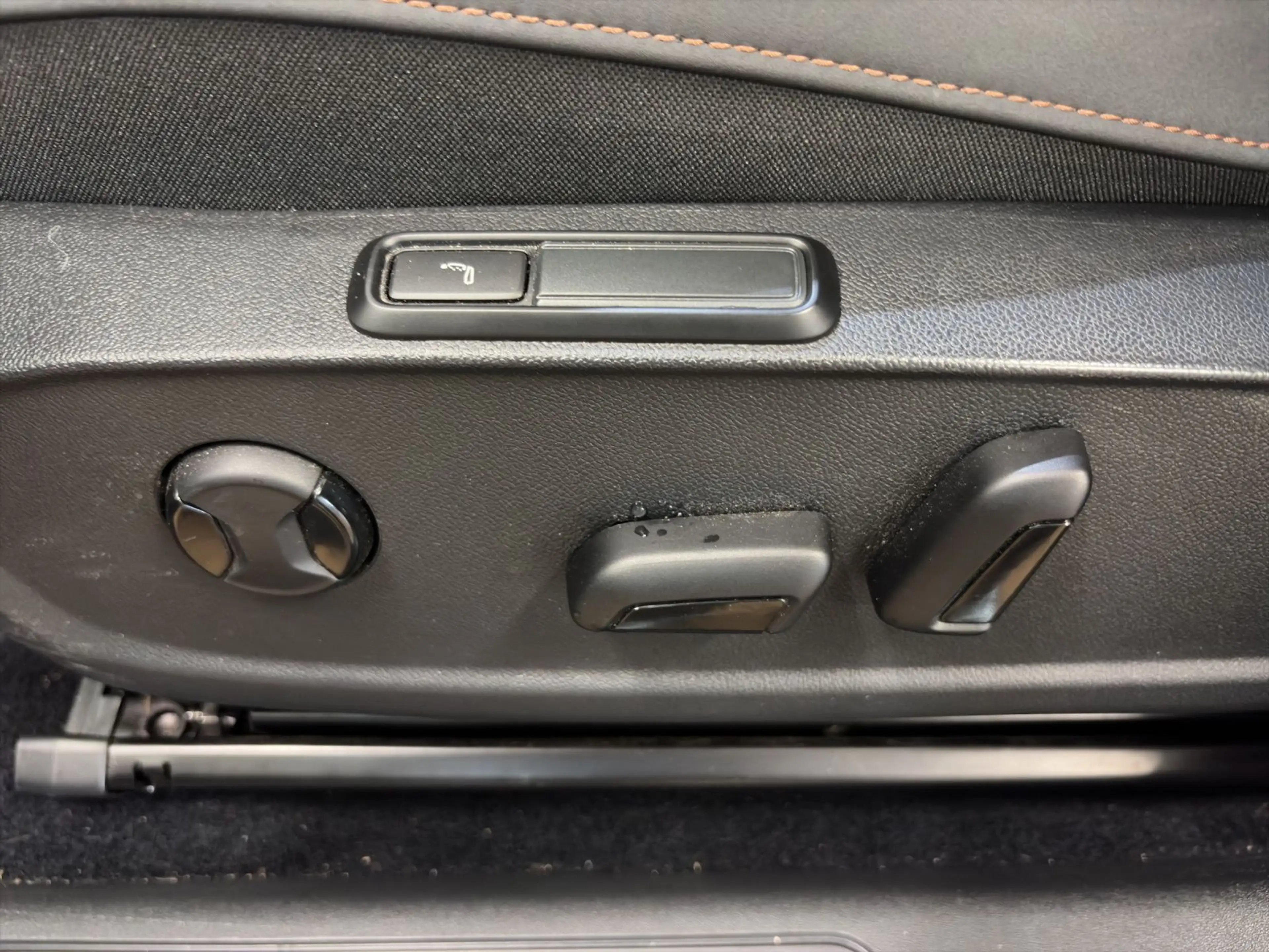 CUPRA Born 150 kW WP 19" HUD Pilot M Tech L SHZ — photo 15