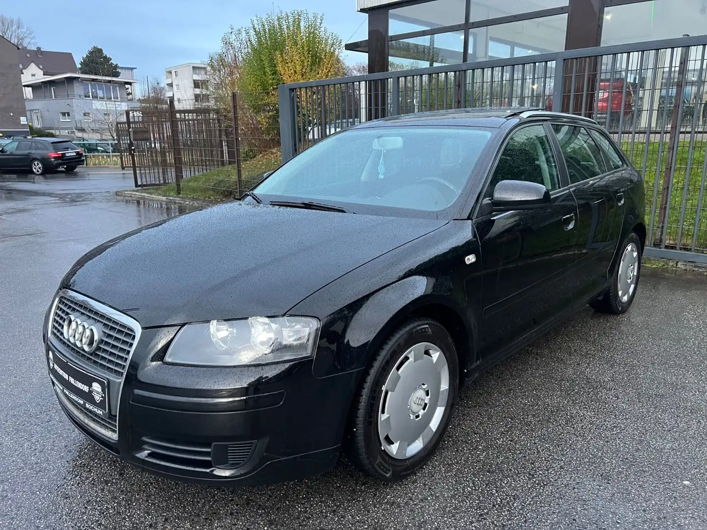 Audi A3 Sportback 1.6 FSI Attr. KUPPLUNG+INSP+TÜV NEU Black - 1