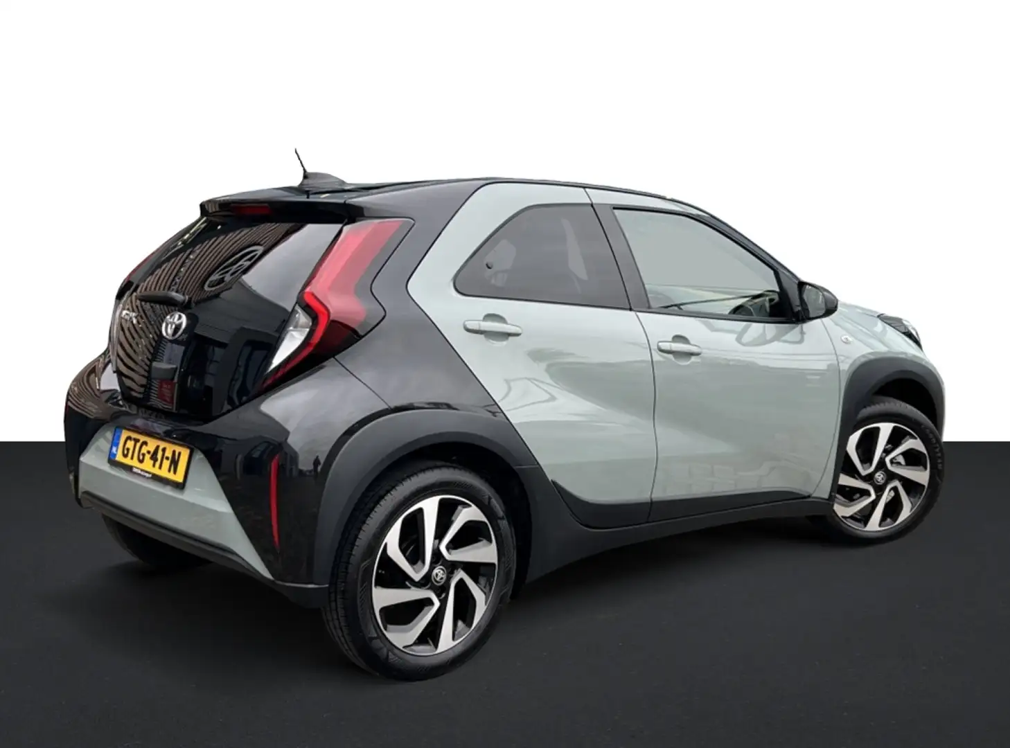 Toyota Aygo X 1.0 VVT-i MT Pulse Grün - 2