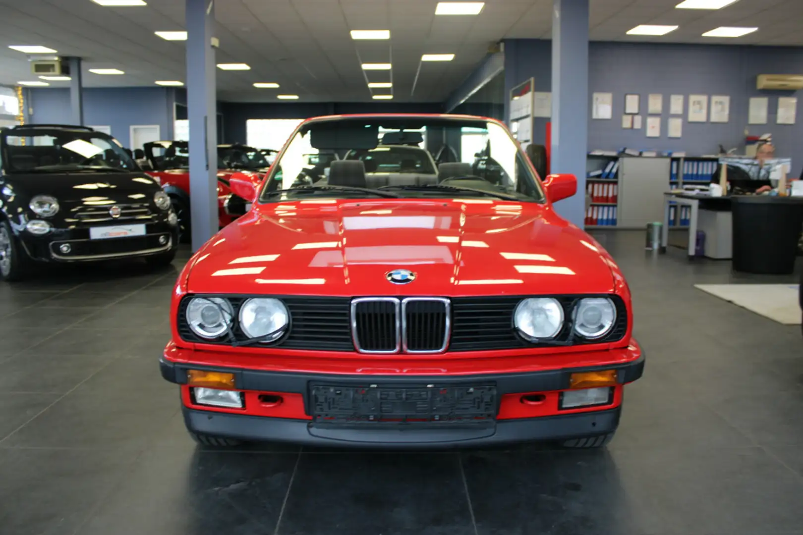 BMW 320 320i Aut. Cabrio Rot - 2