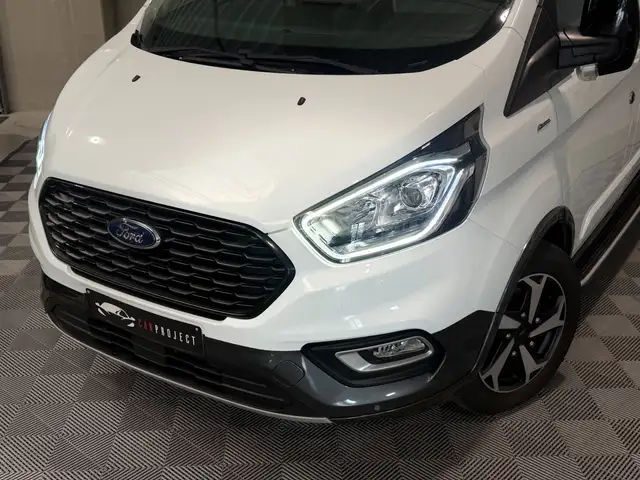 Ford Transit Custom view 3