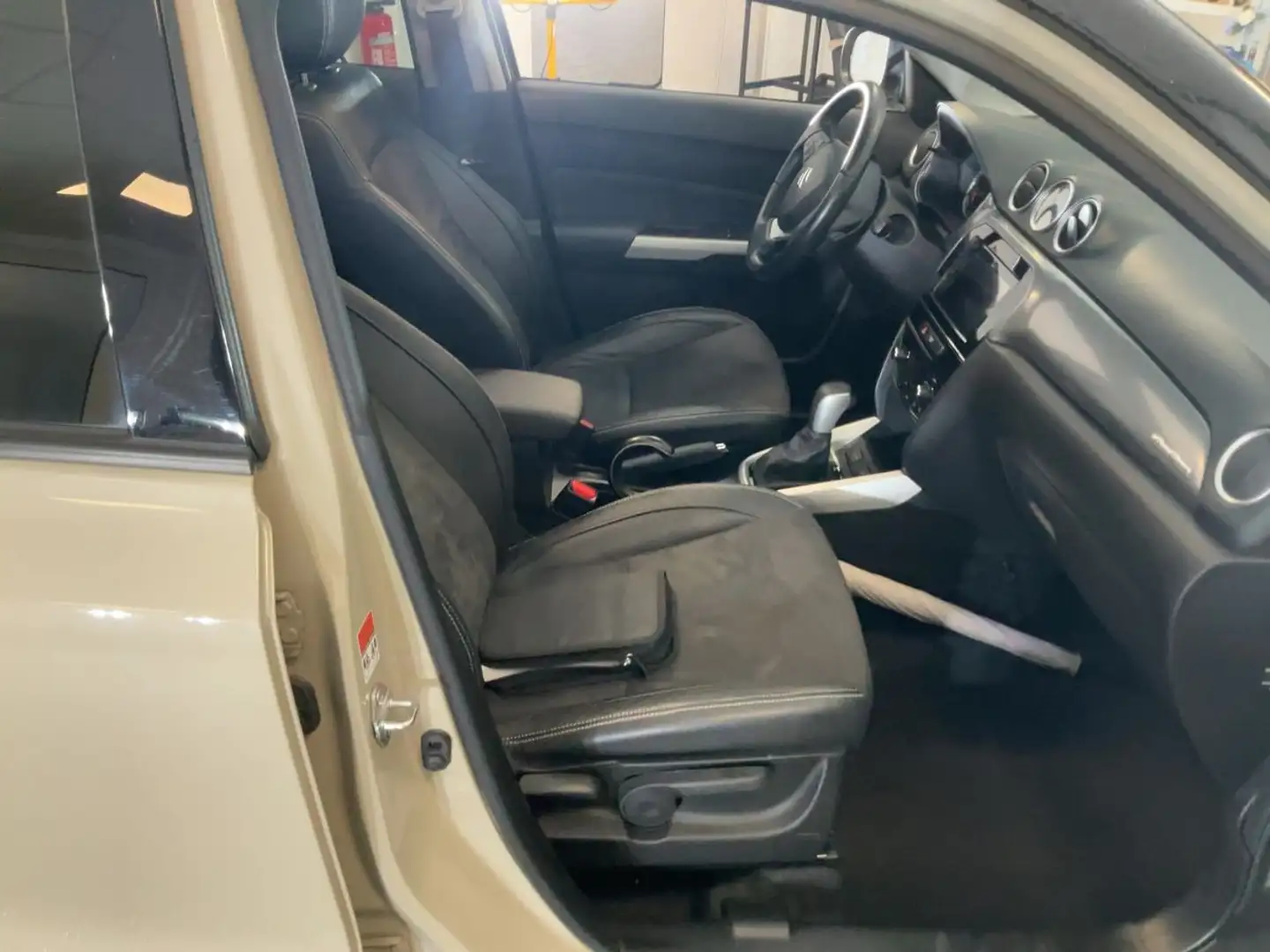 Suzuki Vitara Vitara Diesel 1.6 DDiS (4x4) Allgrip TCSS Comfort+ Бежевый - 1