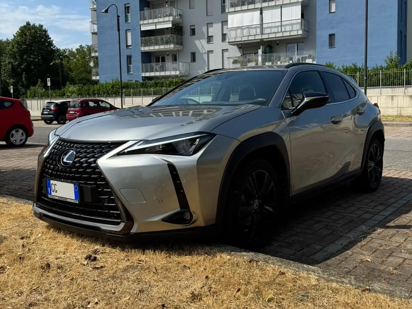 Lexus UX 250h 4WD "Midnight" Ezüst - 1