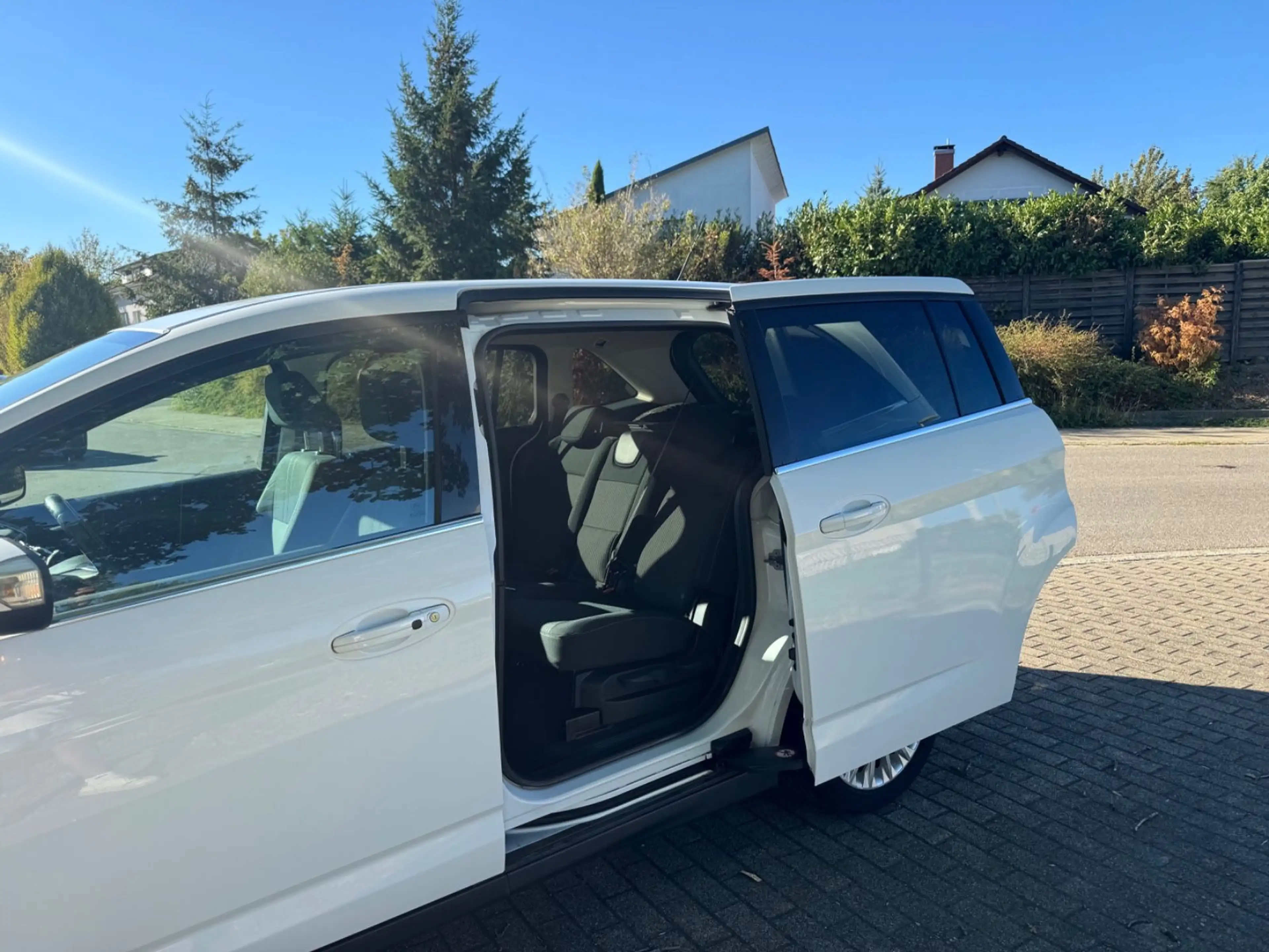 Ford Grand C-Max Grand C-MAX Titanium — photo 13