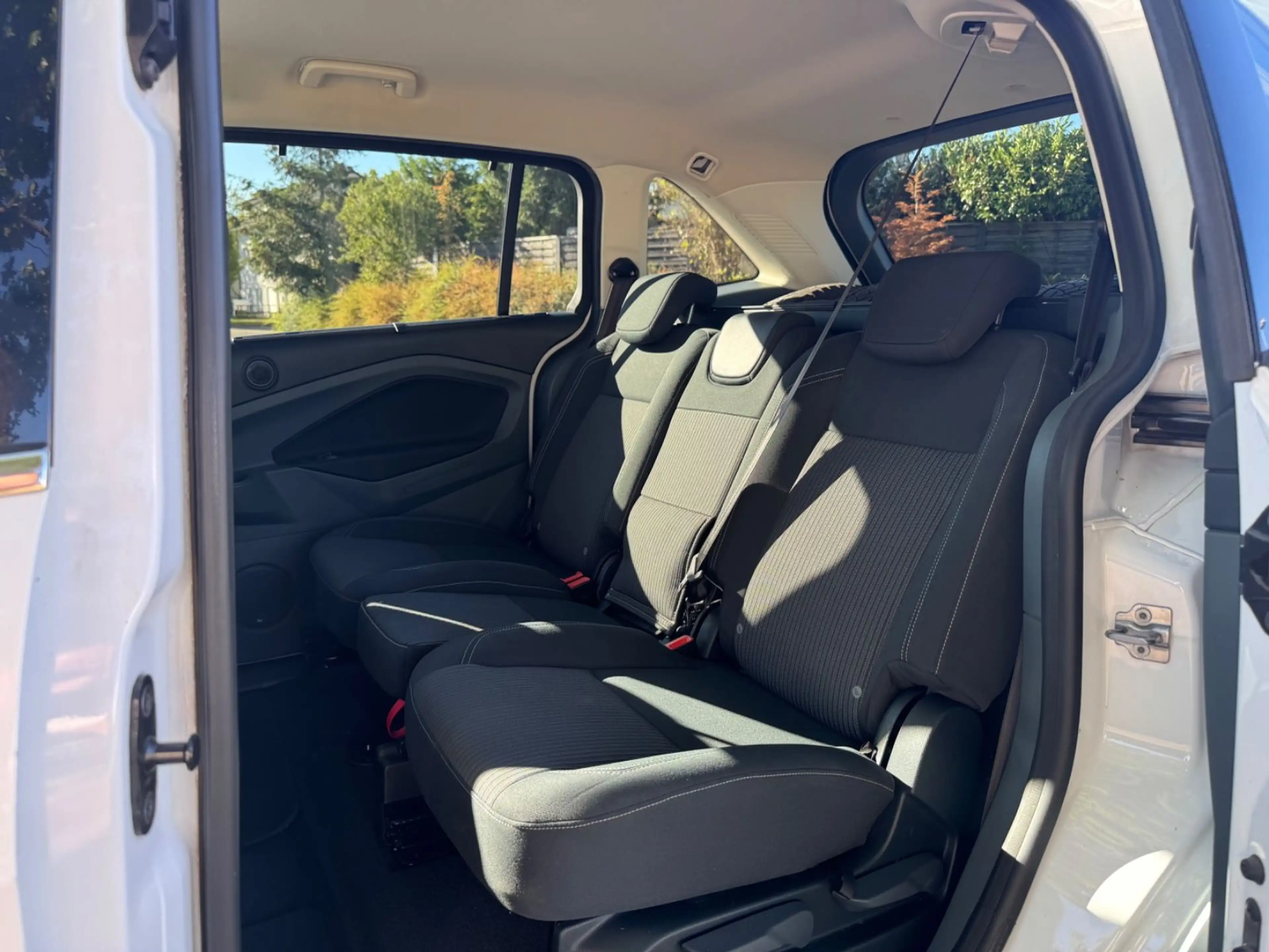 Ford Grand C-Max Grand C-MAX Titanium — photo 14