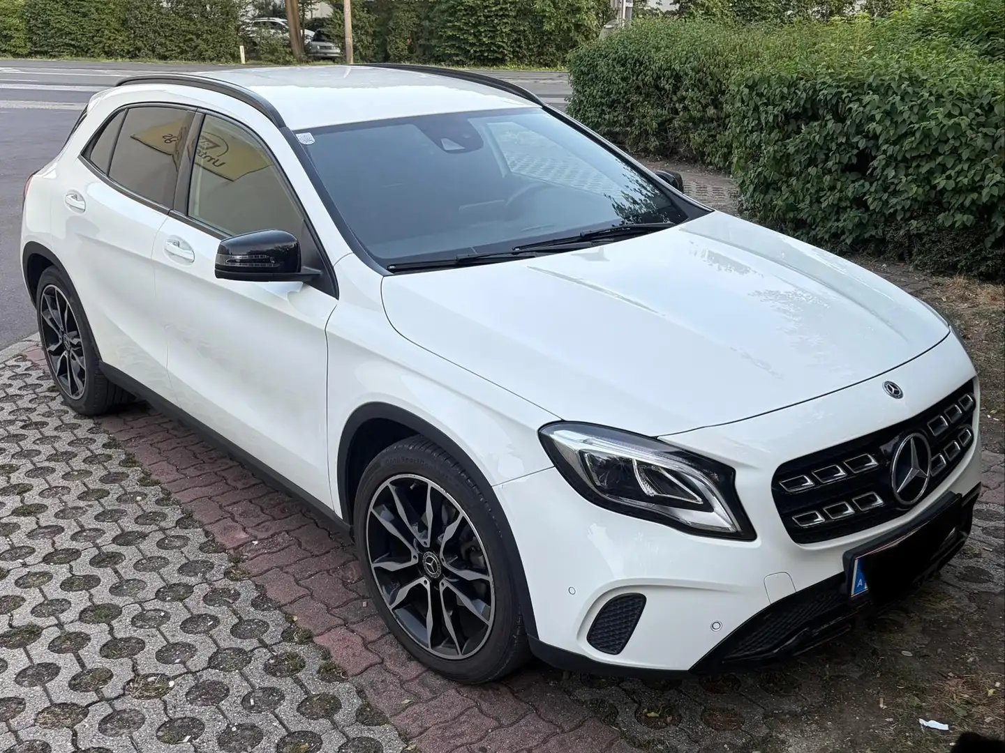 Mercedes-Benz GLA 180 GLA 180 d Aut. Weiß - 2