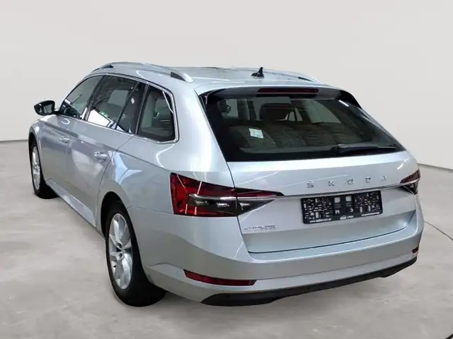 Skoda Superb view 5