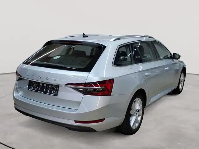 Skoda Superb view 4