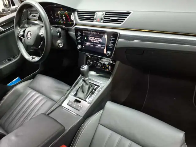 Skoda Superb view 9