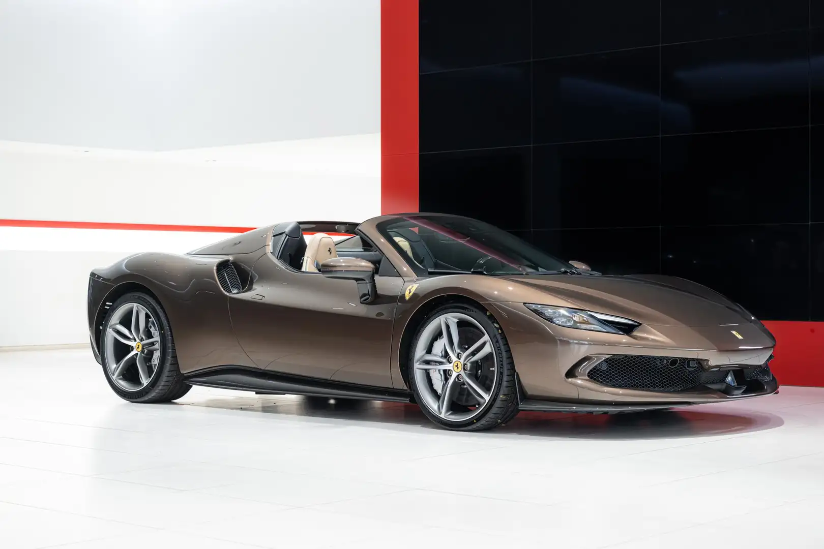 Ferrari 296 GTS - Kroymans Ferrari Braun - 2