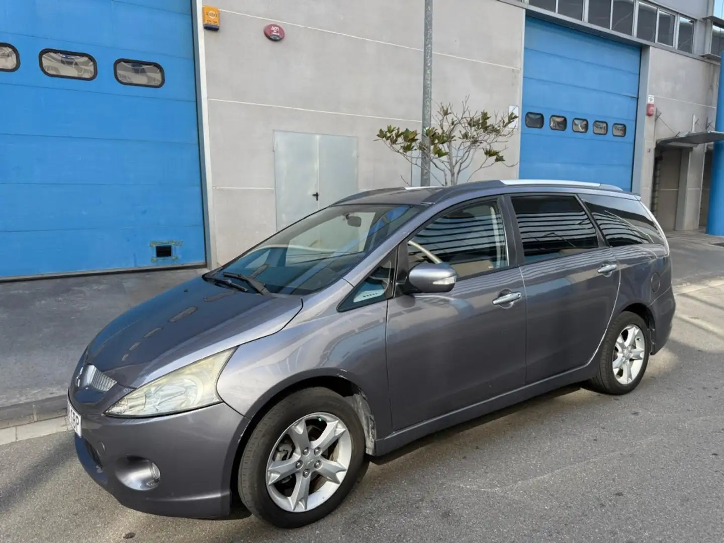 Mitsubishi Grandis 2.0DI-D Intense Plus Gris - 1