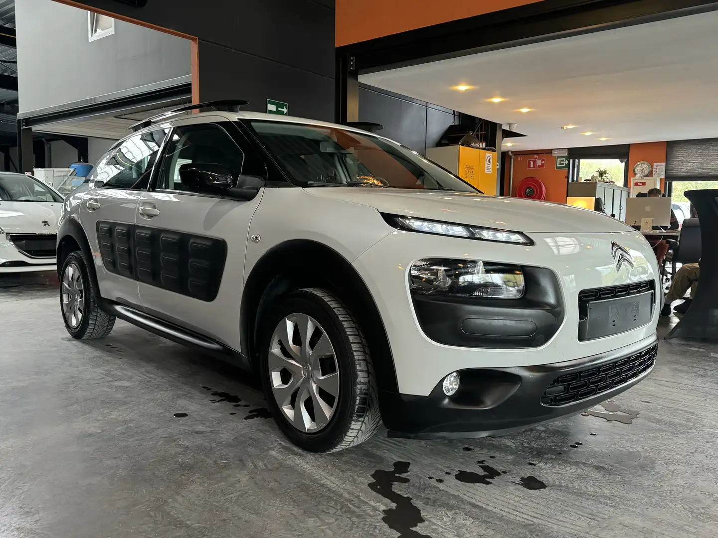 Citroen C4 Cactus 1.2 - A/C - MEDIA/TEL - NAVI - LIM/REG Blanc - 2