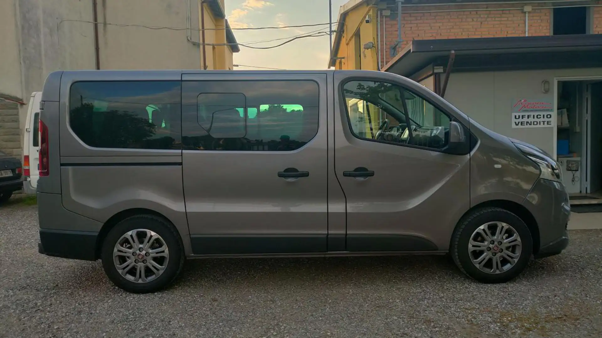 Fiat Talento 2.0 Ecojet 120CV PANORAMA 9 POSTI Gris - 2