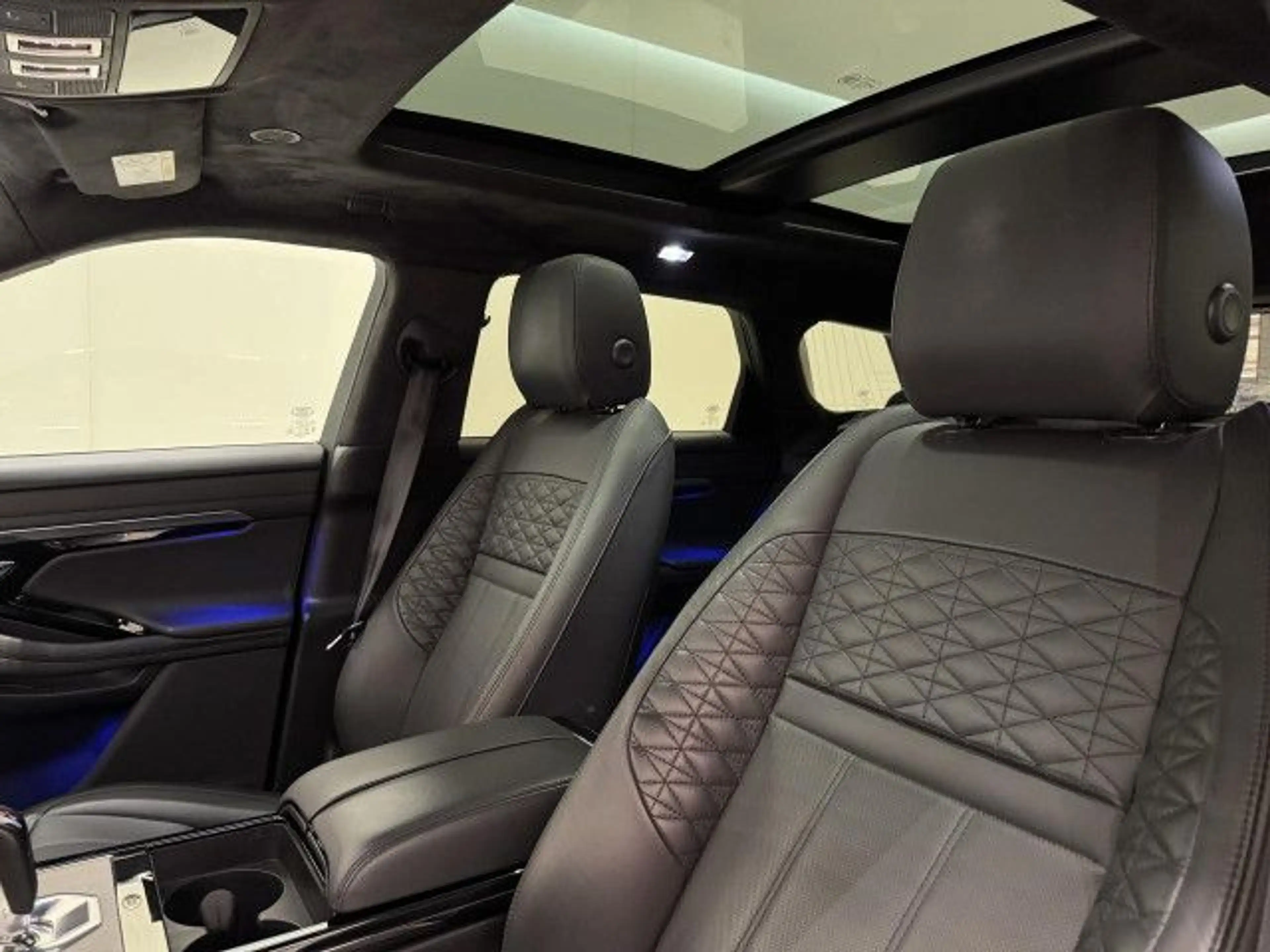Land Rover Range Rover Evoque P300e Autobio BlackPack AHK 20" — photo 15