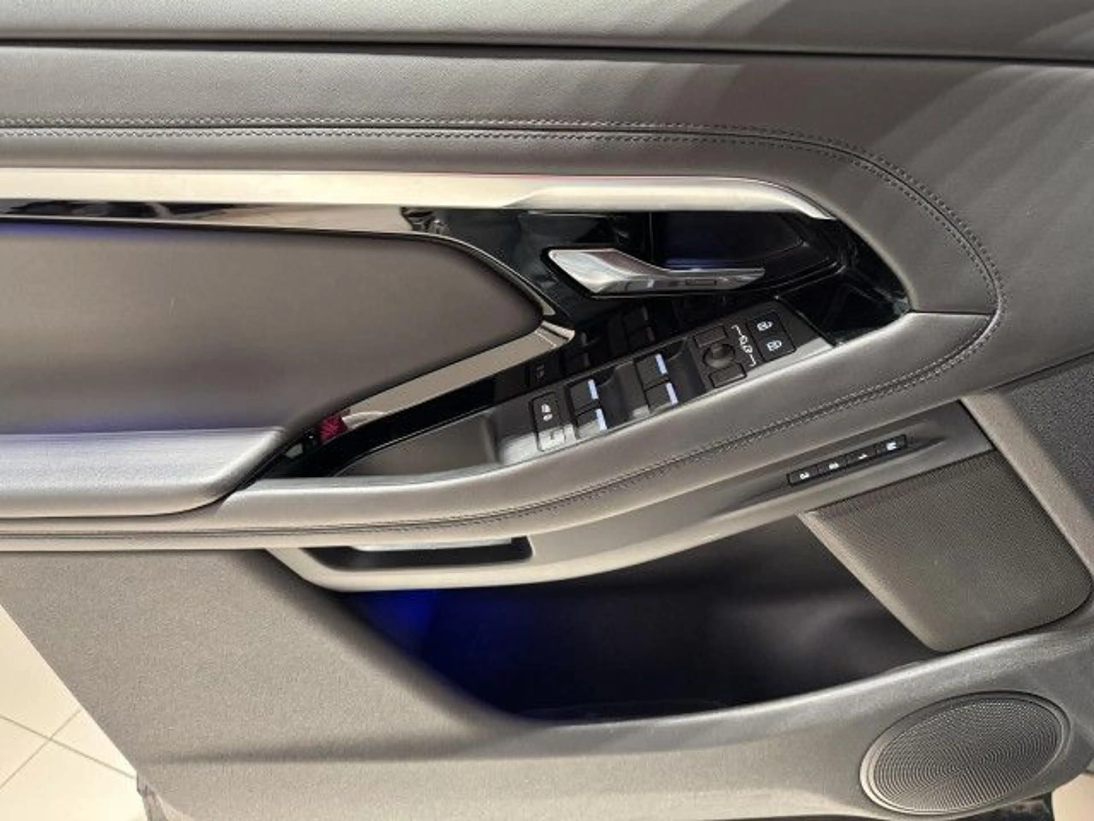 Land Rover Range Rover Evoque P300e Autobio BlackPack AHK 20" — photo 14