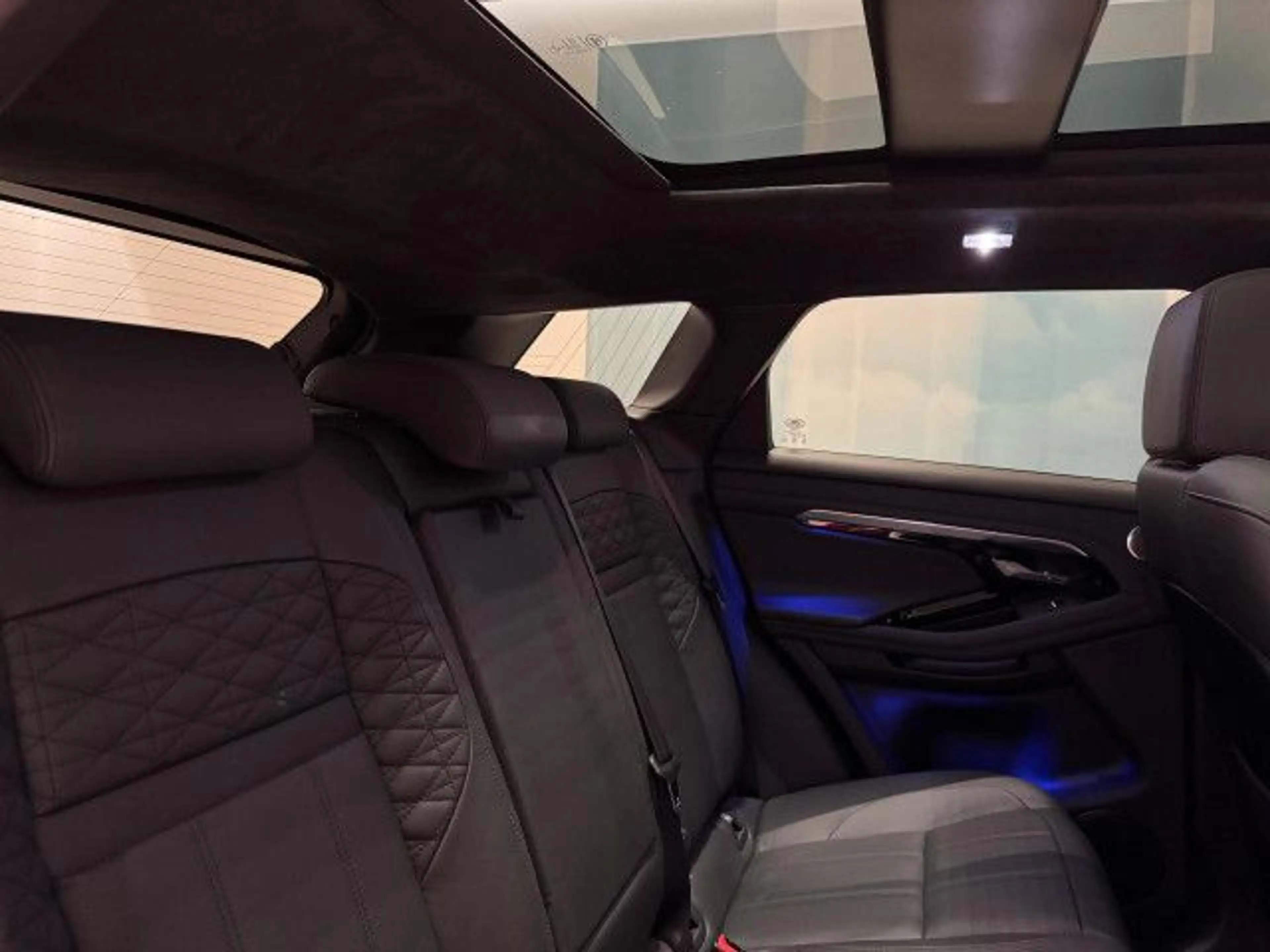 Land Rover Range Rover Evoque P300e Autobio BlackPack AHK 20" — photo 6