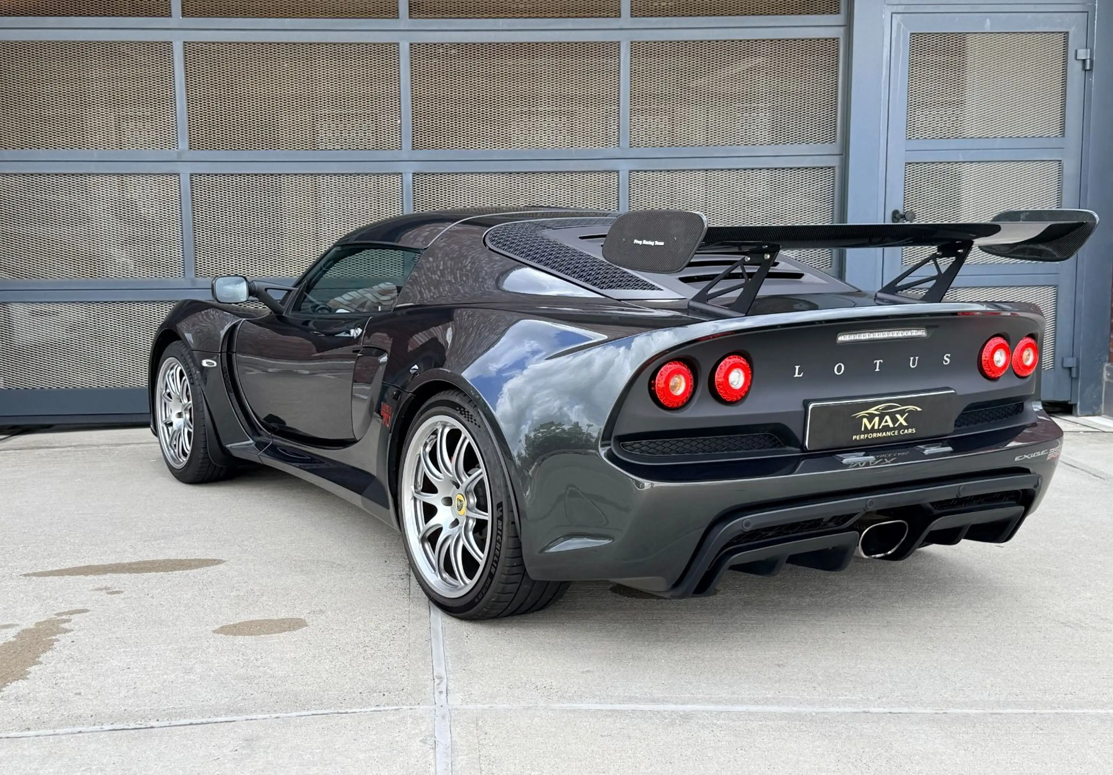 Lotus Exige SPORT 350 70 Jahre Edition Carbon 1/25 — photo 4