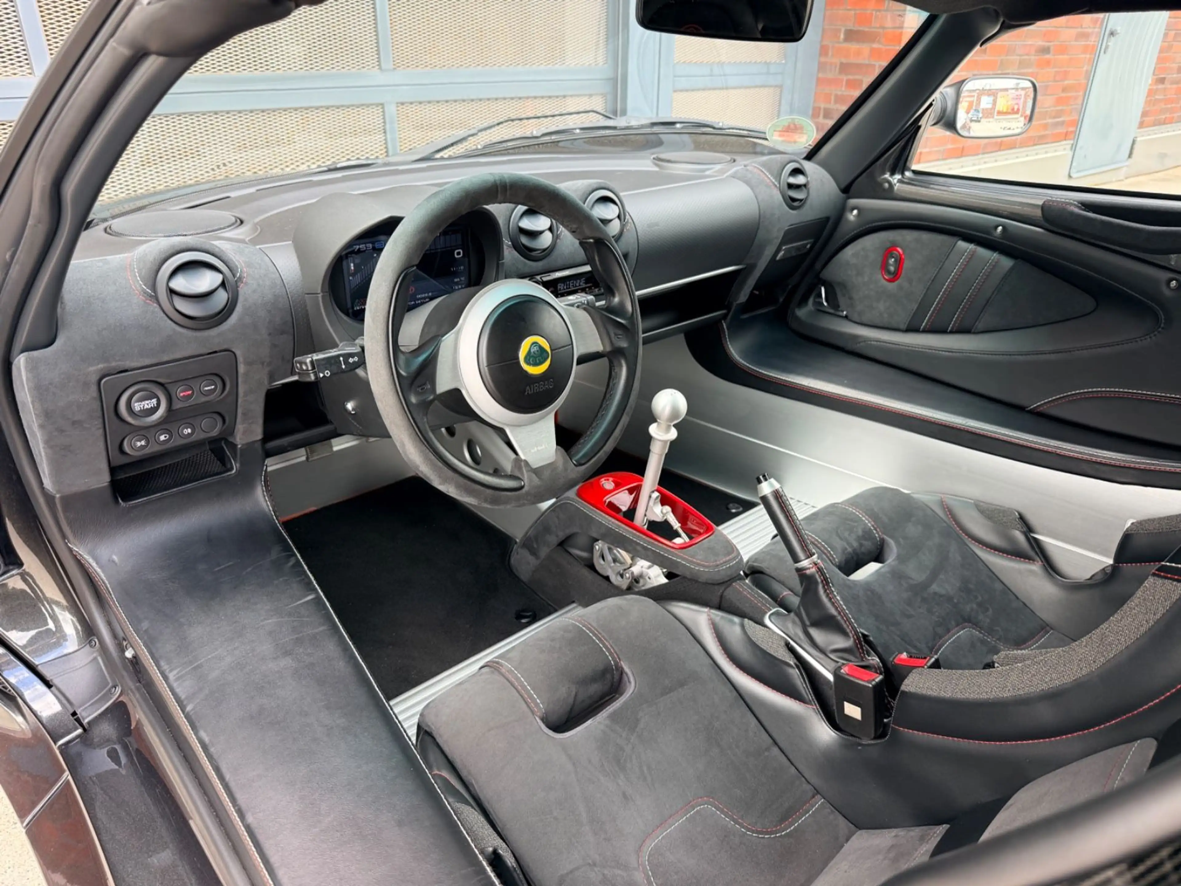 Lotus Exige SPORT 350 70 Jahre Edition Carbon 1/25 — photo 15