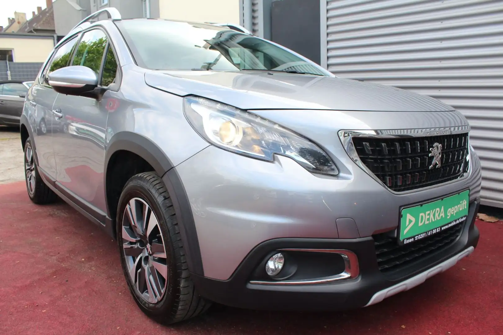 Peugeot 2008 ALLURE 1.2 PURETECH 130 KLIMA AHK KAMERA Grau - 2