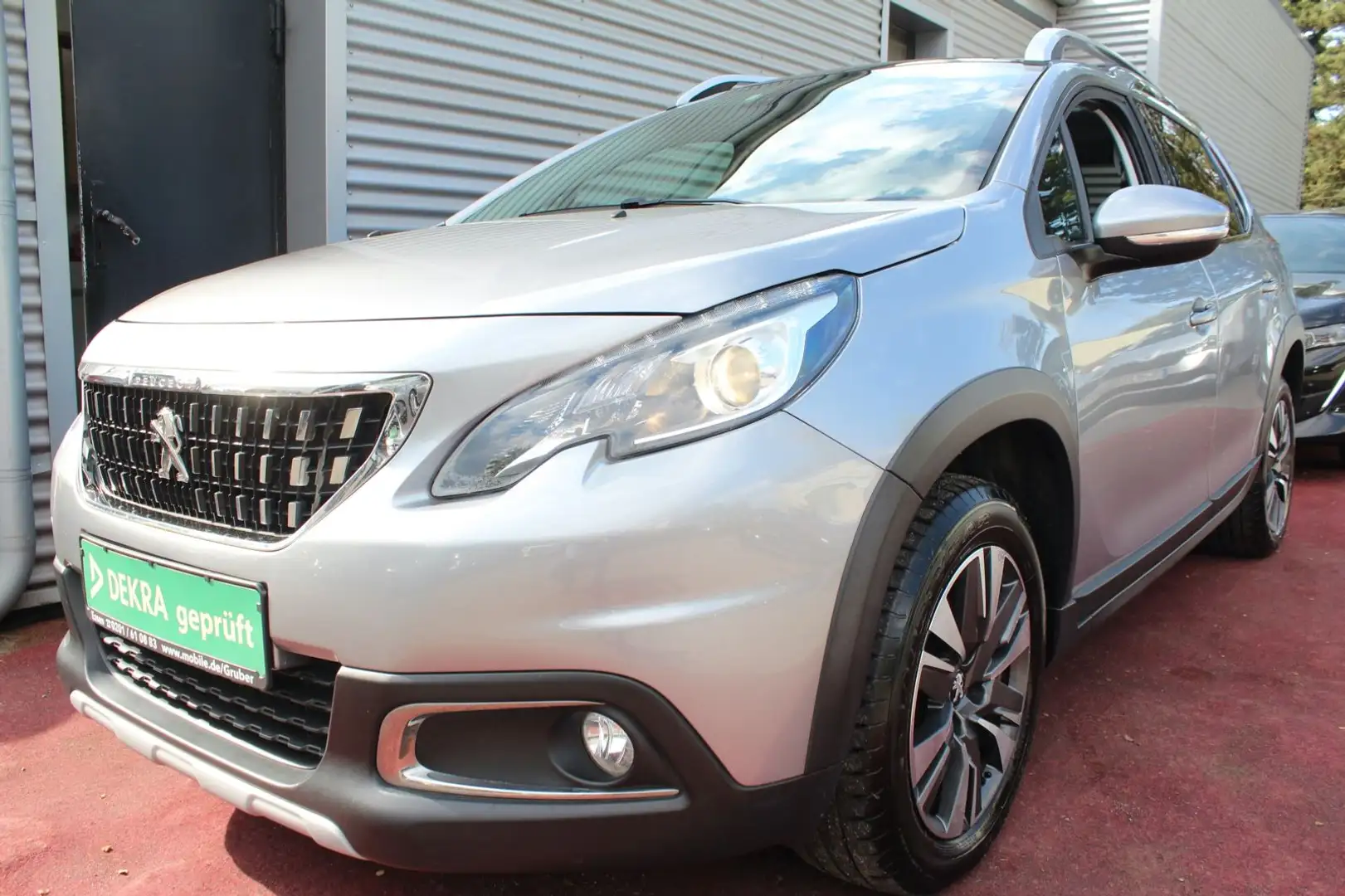 Peugeot 2008 ALLURE 1.2 PURETECH 130 KLIMA AHK KAMERA Grau - 1