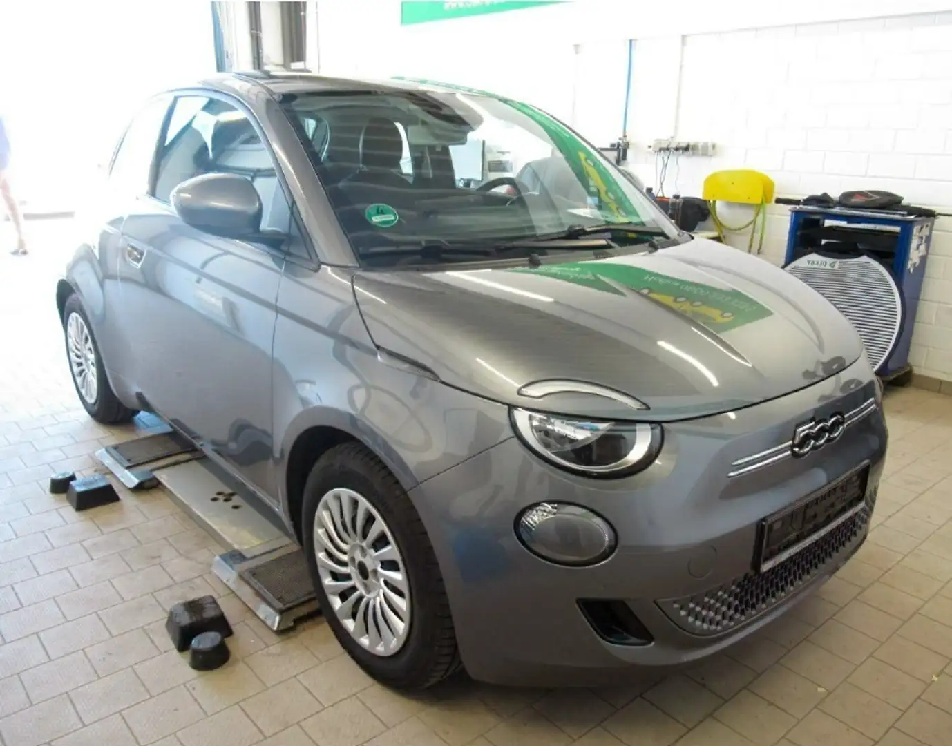 Fiat 500e 320 Km Reichweite Navi - Klimaautomatik Grau - 1