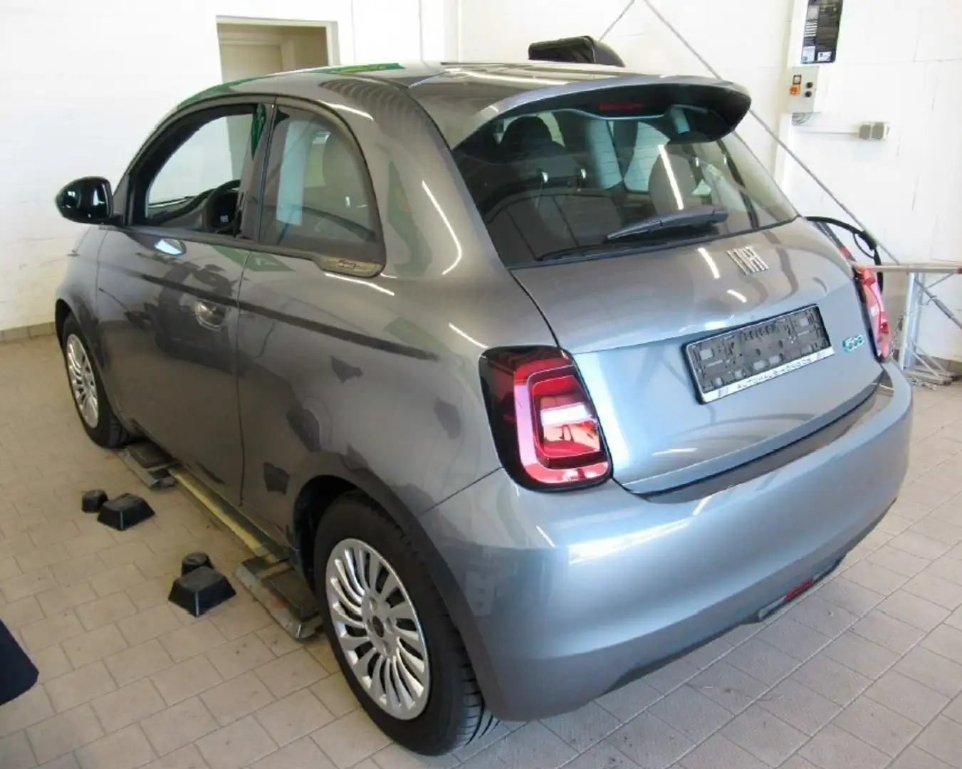 Fiat 500e 320 Km Reichweite Navi - Klimaautomatik Grau - 2