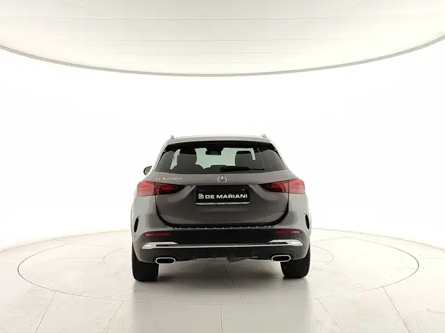 Mercedes-Benz Gla view 4