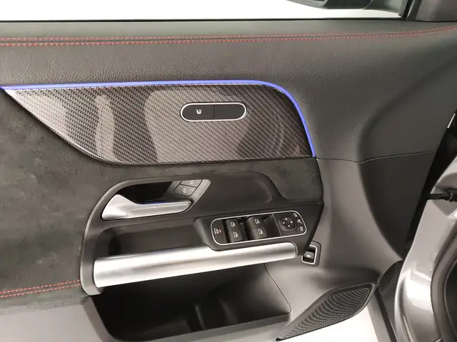 Mercedes-Benz Gla view 12